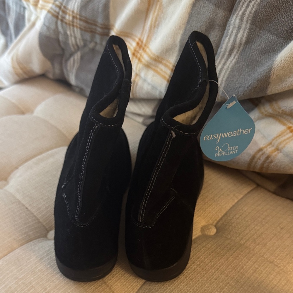 BNWT boots - Picture 3 of 6